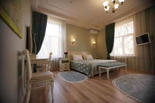 Гостиница Гранд Кавказ Отель Нальчик Люкс с кроватью размера "queen-size" и гидромассажной ванной-1